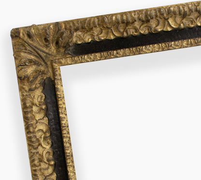 COR.4480.601 wooden frame with gold leaf black throat